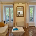 Highstay Champs Elysees Arc De Triomphe