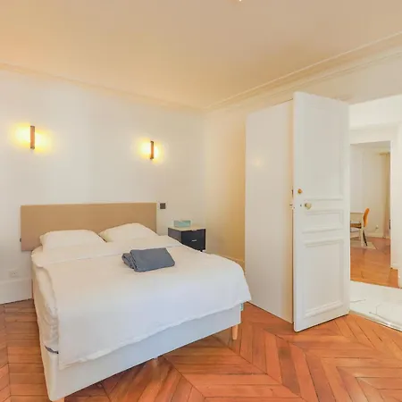 Highstay Champs Elysees Arc De Triomphe