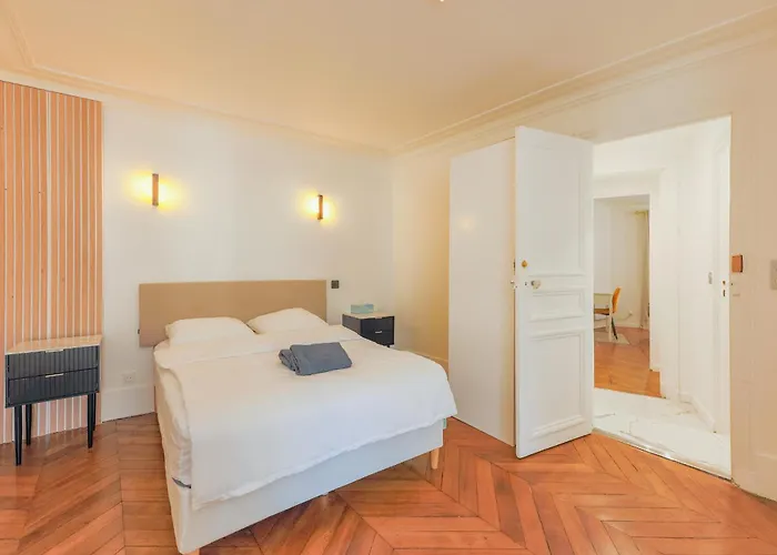 Highstay Champs Elysees Arc De Triomphe